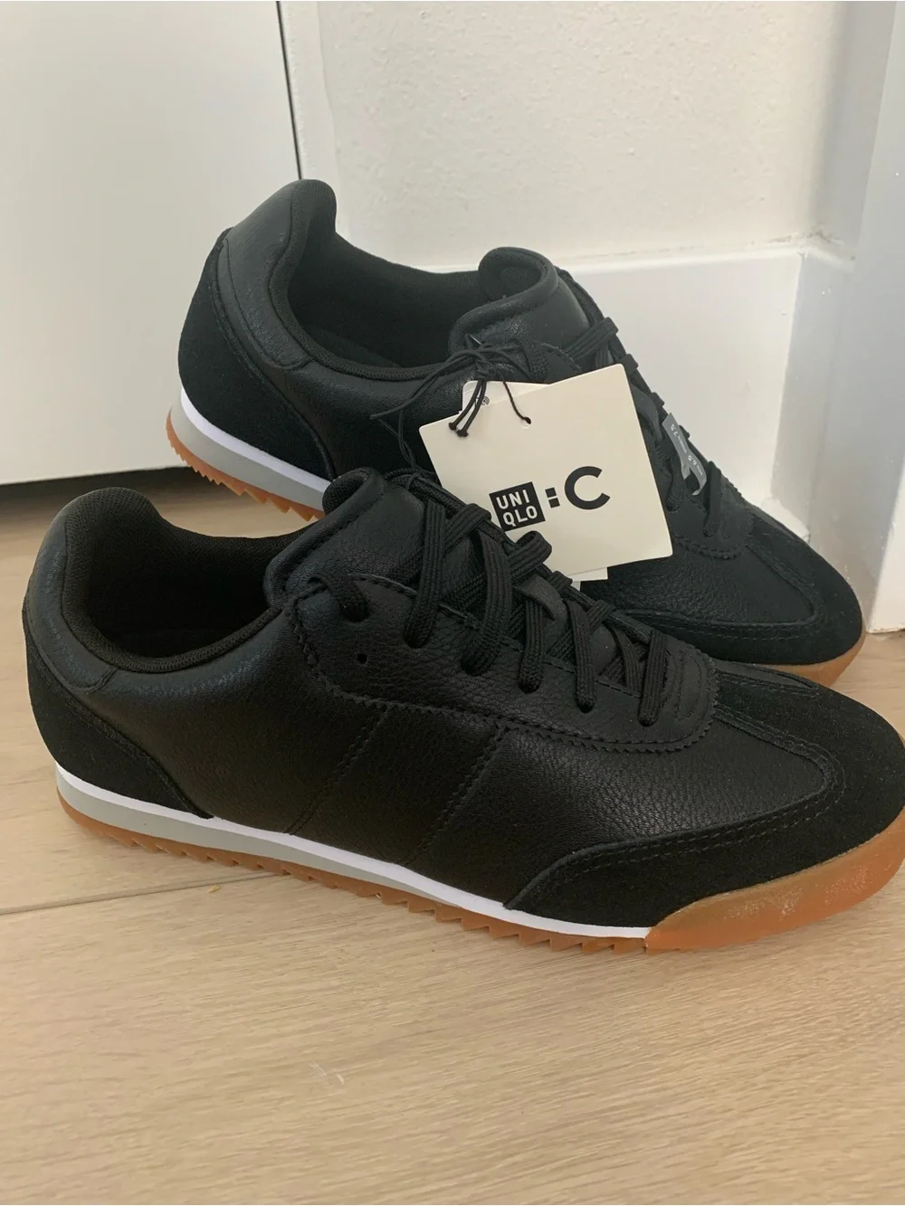 Uniqlo unisex suede